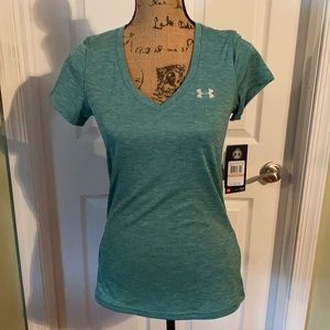 Women’s NWT Under Armour tee size small